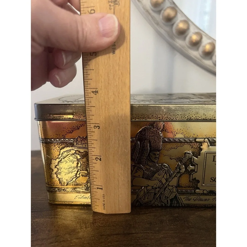 Vintage Dewar's White Label Highlander Scotch Whisky Advertising Tin Gold Box‎
